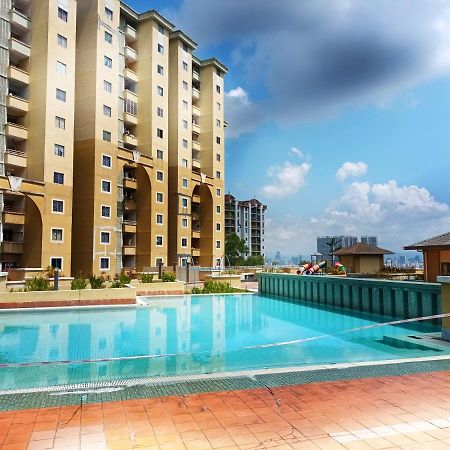 3 Bedrooms With Pool Hanan Residence Ketumbar Heights Condominium Cheras Exterior photo